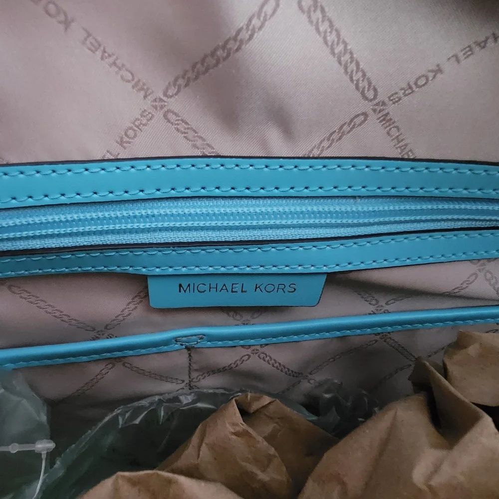 Authentic Michael Kors Weekender Ocean Blue. - Picture 6 of 12